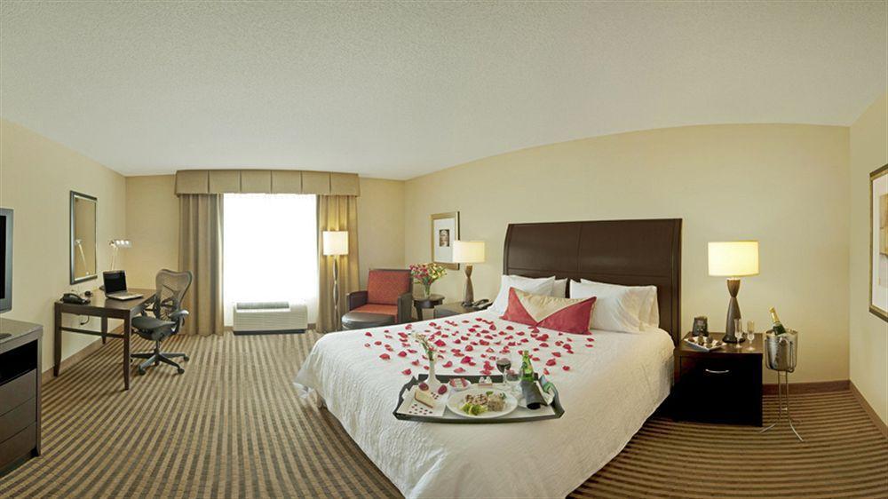 Hilton Garden Inn Atlanta Airport North College Park Exterior photo